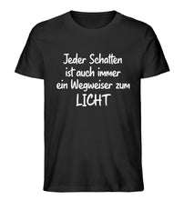 Lade das Bild in den Galerie-Viewer, Wegweiser zum Licht  - Herren Premium Organic Shirt
